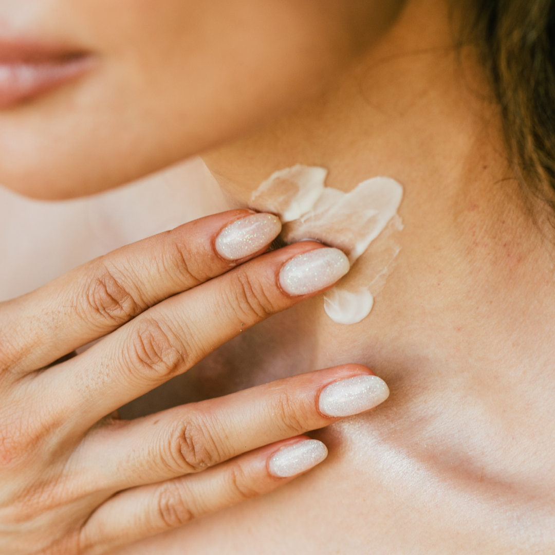 Crema Reafirmante para Rostro, Cuello y Escote con Niacinamida y Centella Asiática.
